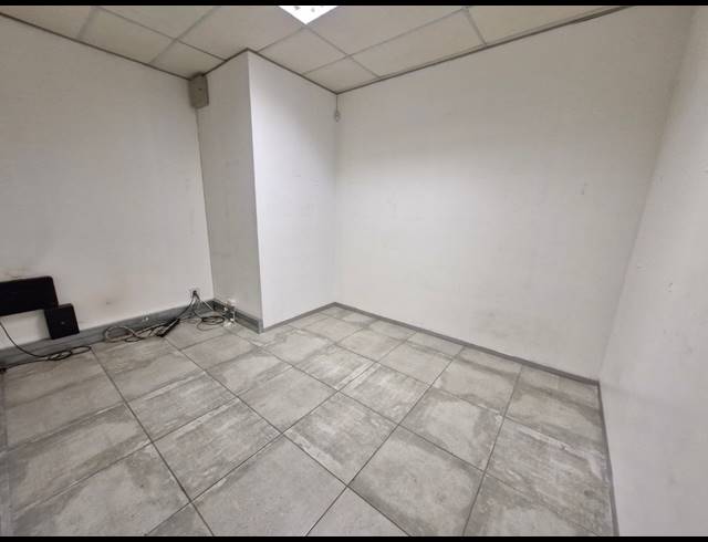 133M² OFFICE TO LET IN BARTLETT